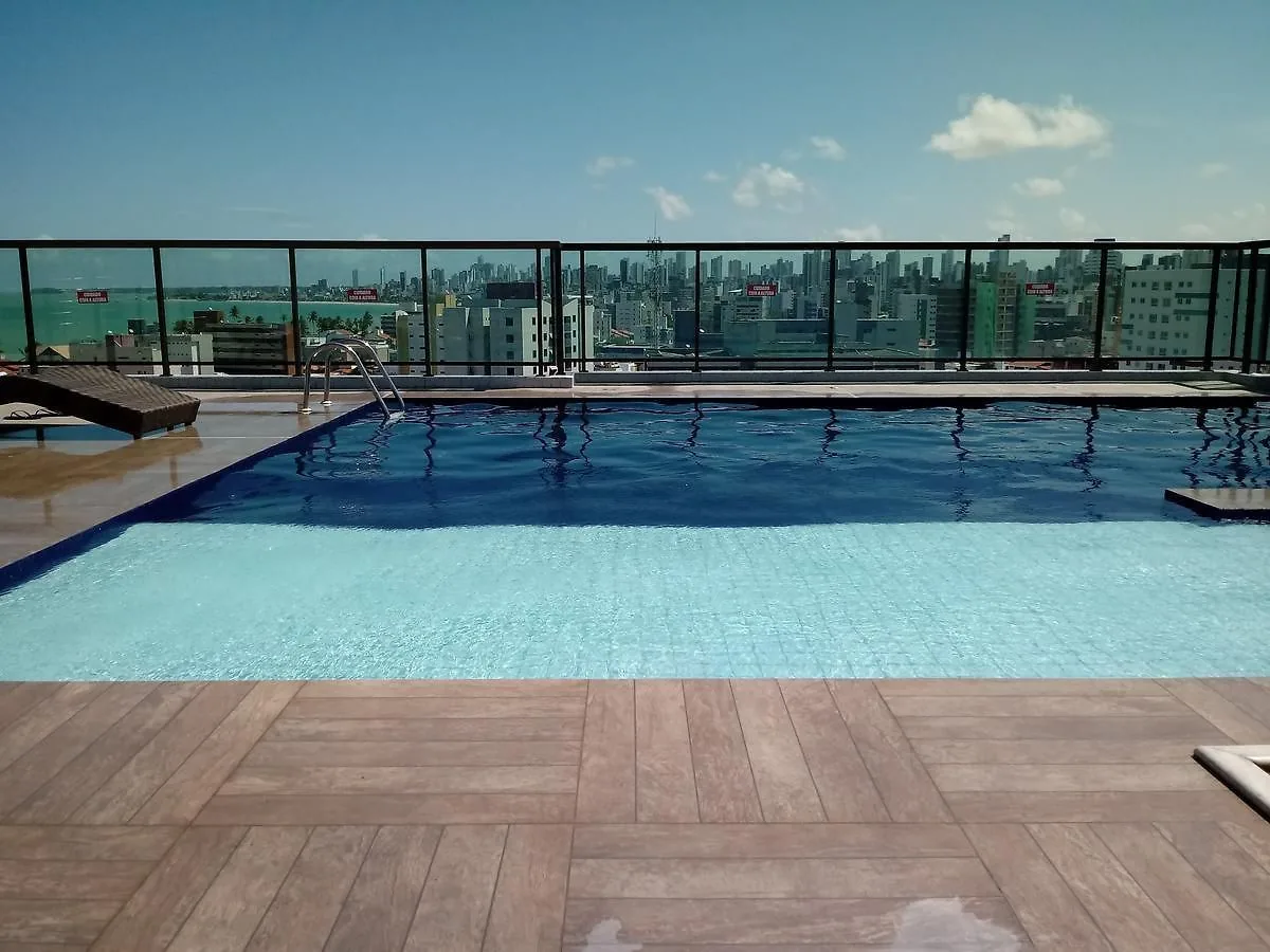Piscina no 10º andar do Atlantic Home Place, com vista panorâmica