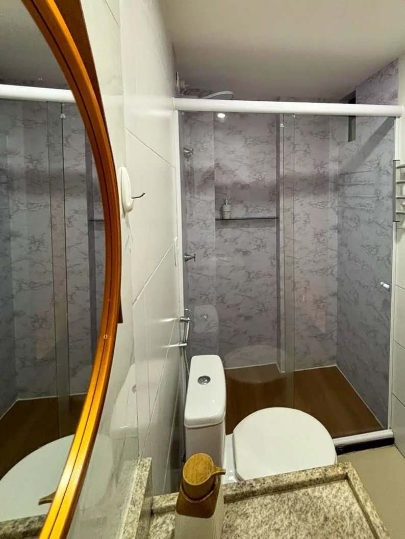 Banheiro privativo do studio no Santorini Flat