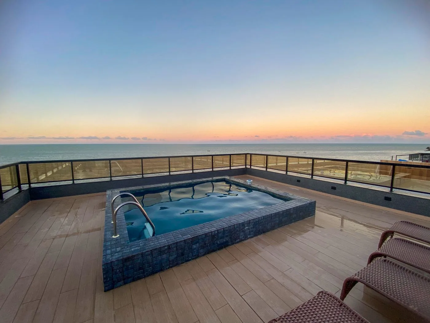 Piscina no rooftop do Santorini Flat — Ancorar Hospedagens